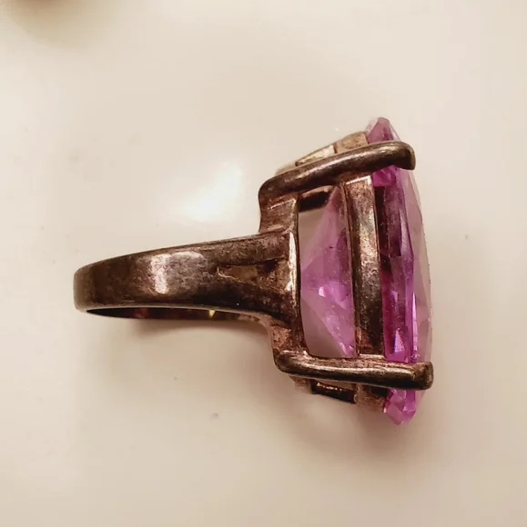 Victoria Secret Cocktail Ring, Purple stone - Picture 4 of 8